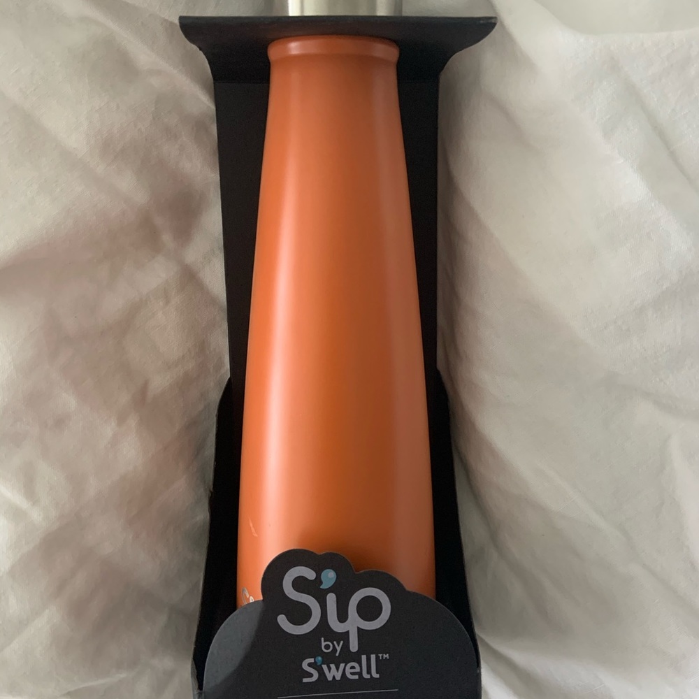 Sip insulated water bottle